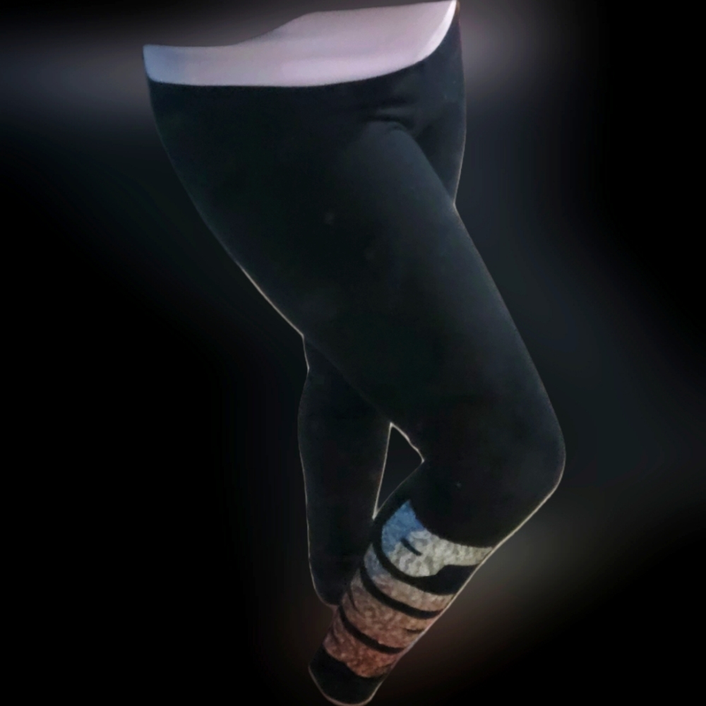 PINK Victoria's Secret Limited Edition black yogas w/ Hombre pink sequin, Size S